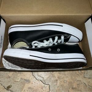 Converse leather black low top
